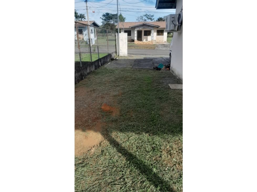 BONITA CASA DE BARRIADA CON 600 MTS2 DE TERRENO EN DAVID — foto 3