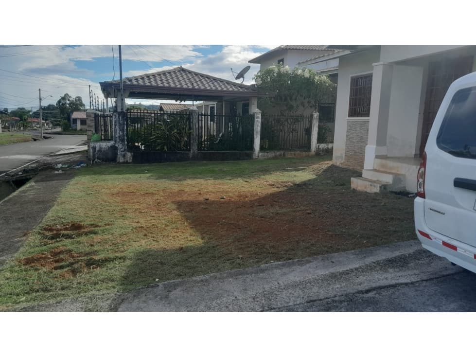 BONITA CASA DE BARRIADA CON 600 MTS2 DE TERRENO EN DAVID — foto 5