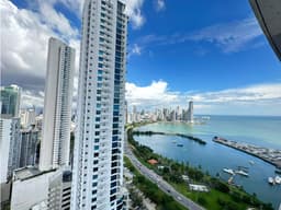 SE VENDE APARTAMENTO EN PH YACHT CLUB, AV. BALBOA
