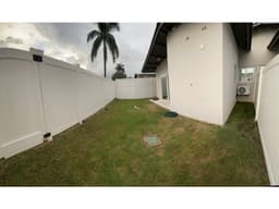 Se alquila casa en Costa Sur