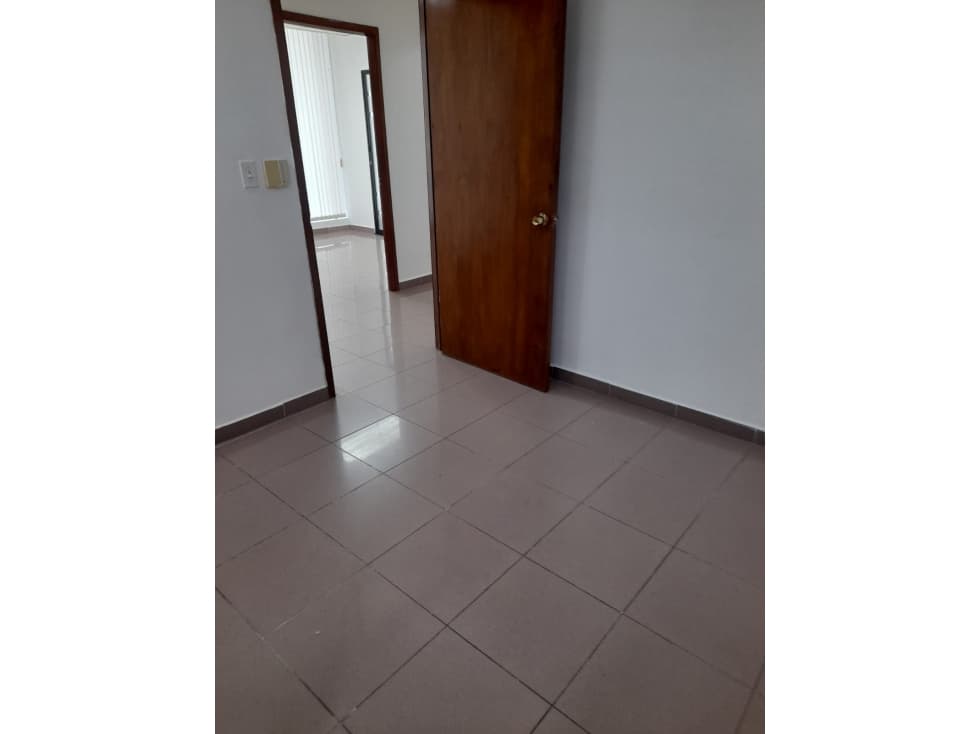 Se alquila oficina en Calle 50 — foto 1