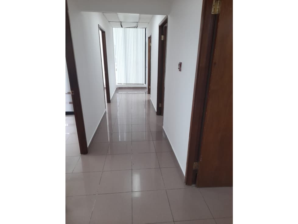 Se alquila oficina en Calle 50 — foto 3