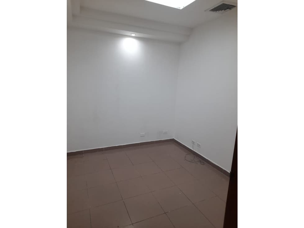 Se alquila oficina en Calle 50 — foto 5
