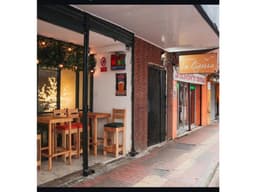 SE VENDE HOSTAL EN CASCO ANTIGUO