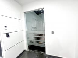 VENTA / ALQUILER Oficina amoblada en Torre Oceania