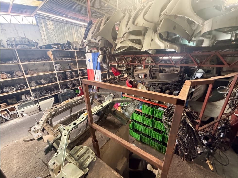 Galera Comercial en Venta y Alquiler en Parque Lefevre — foto 4