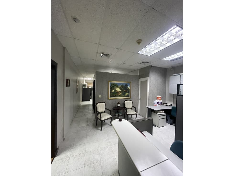 ¡Alquila tu oficina completamente equipada en el PH Golf Plaza! — foto 2