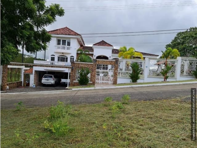 Exclusive Residence for Sale in the Panama Golf Club