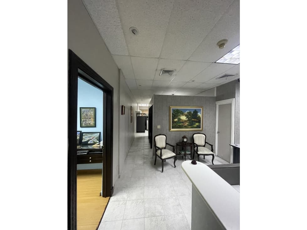 ¡Alquila tu oficina completamente equipada en el PH Golf Plaza! — foto 5
