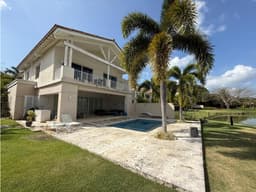 Se Vende Casa en Buenventura, Frente al Lago