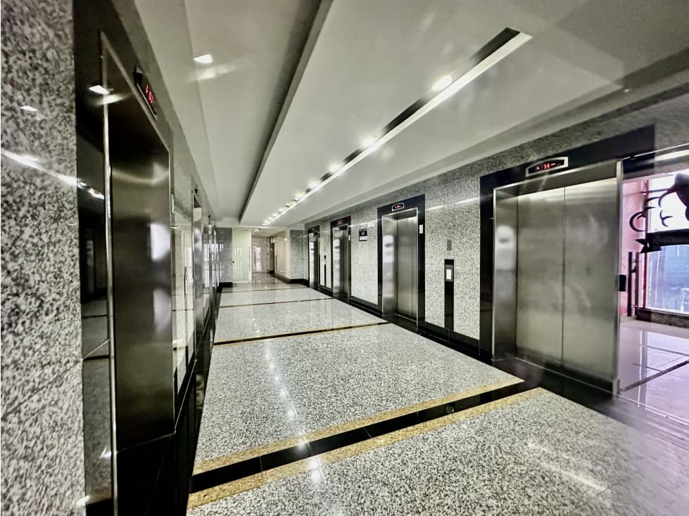 Se Alquila Oficina de 1,417m2 en Torre BICSA, Ave. Balboa — foto 2