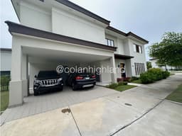 Venta Casa Unifamiliar en The Wood, Santa Maria
