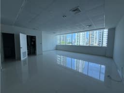 Street Mall, Oficina en Alquiler en Via Brasil (DD560)