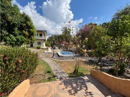 Venta de 1 Casa y 2 Apartamentos de Playa en Coronado