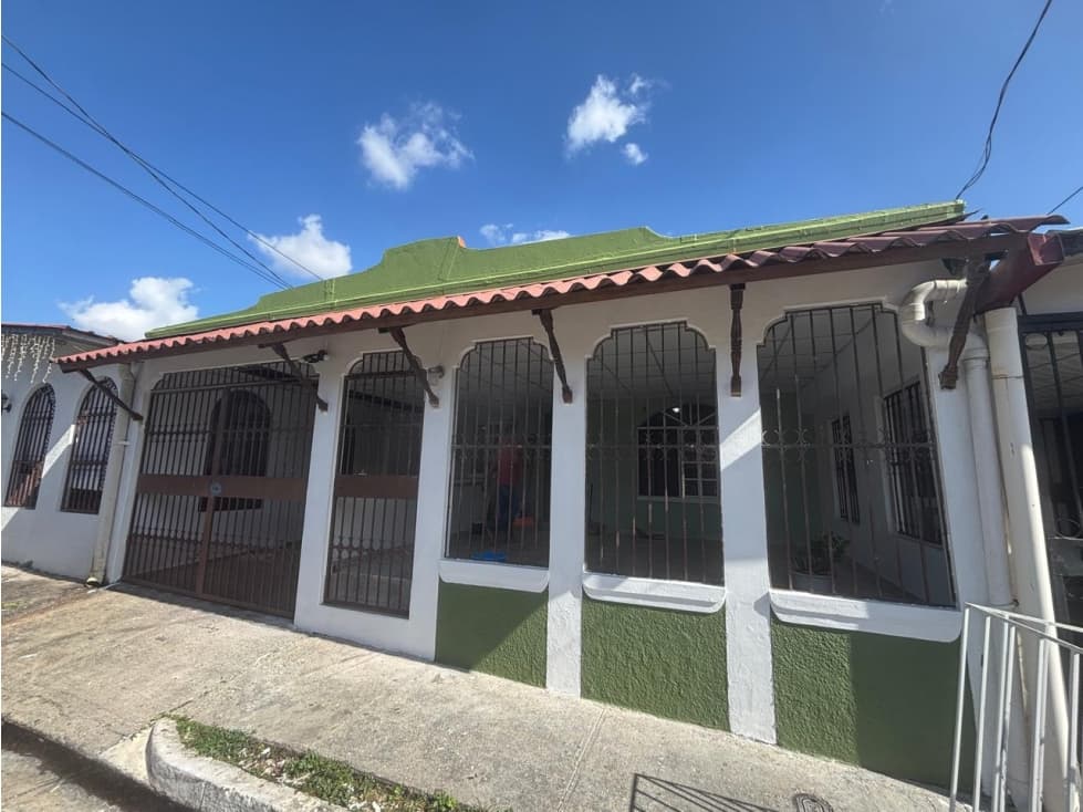 Alquiler de Casa en Villa Lucre — foto 1