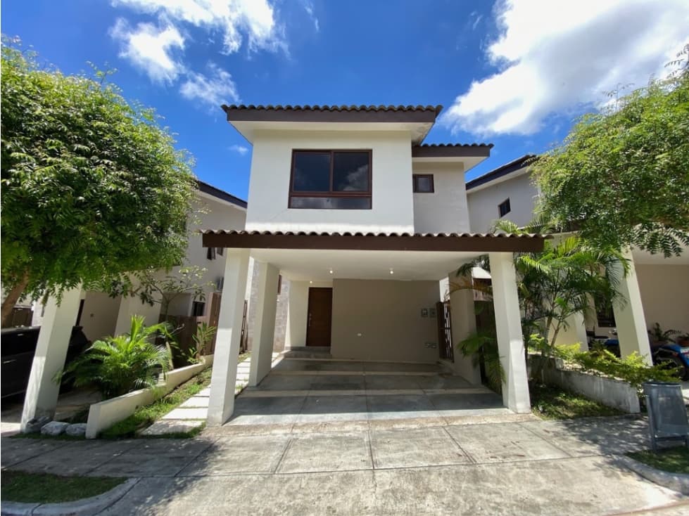 Venta o Alquiler de Casa en Brisas Gardens — foto 1