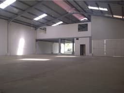 Venta de Galera de 1.050 metros en Parque Industrial Las Américas
