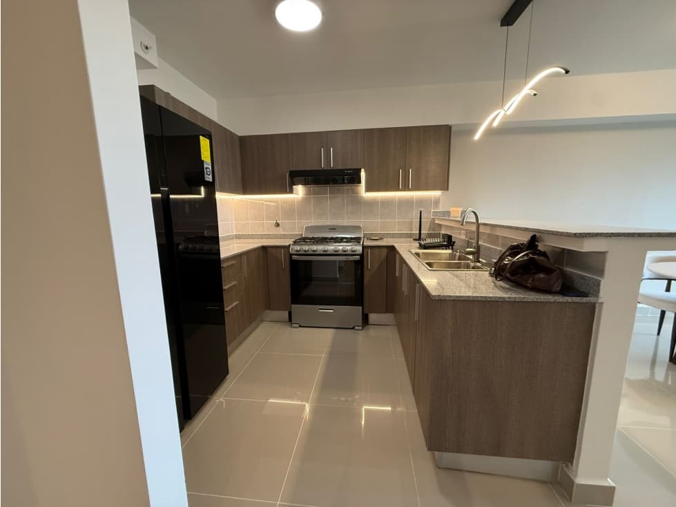 ALQUILER DE APARTAMENTO AMOBLADO FRENTE AL PARQUE OMAR — foto 5