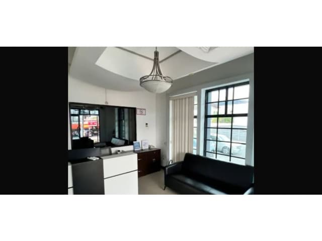 ALQUILER DE CASA COMERCIAL GRANDE EN EL DORADO