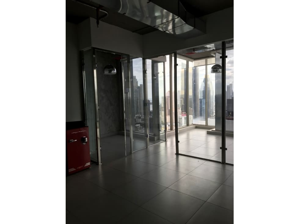 VENTA DE OFICINA EN OBARRIO TWIST TOWER — foto 4
