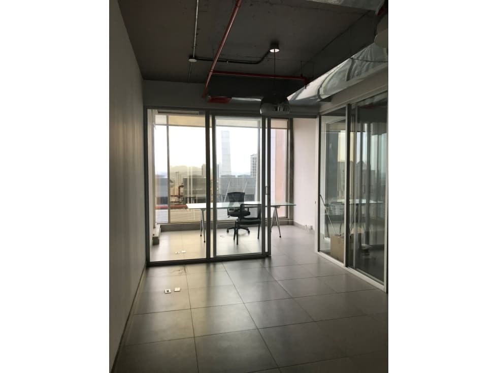 VENTA DE OFICINA EN OBARRIO TWIST TOWER — foto 5