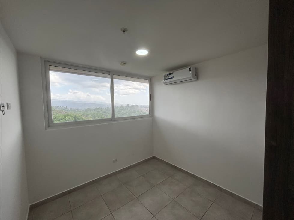 VENTA APARTAMENTO EN BRISAS DEL GOLF PH HACIENDA GOLF — foto 3