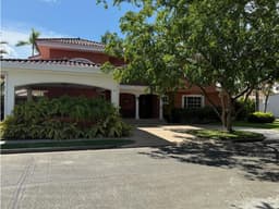 VENTA CASA UNIFAMILIAR EN COSTA DEL ESTE MB