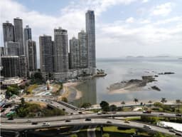 VENTA DE APARTAMENTO EN PH TORRE DEL PACÍFICO, MARBELLA, PANAMÁ.