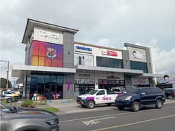 Locales en Plaza Telca, Calle F Sur y Av. 2da Oeste