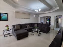 Casa Remodelada en Brisas del Golf Arraiján