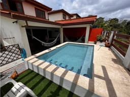 Casa con Piscina Privada en Mirador del Lago, Las Cumbres