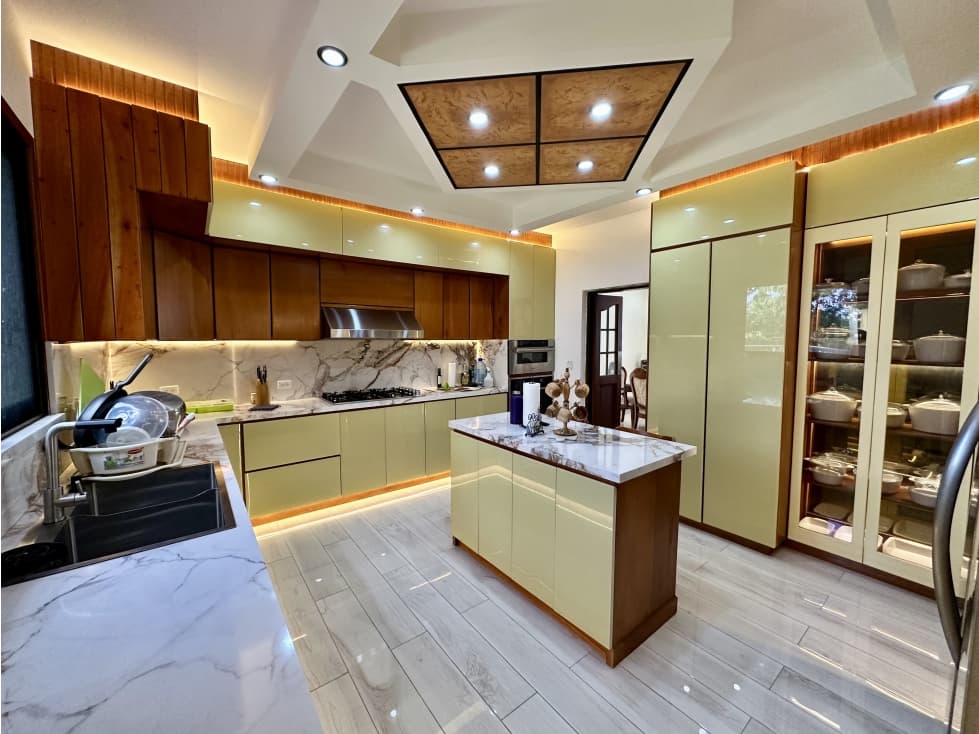 Se vende casa de 3 niveles en Altos de Panama — foto 1