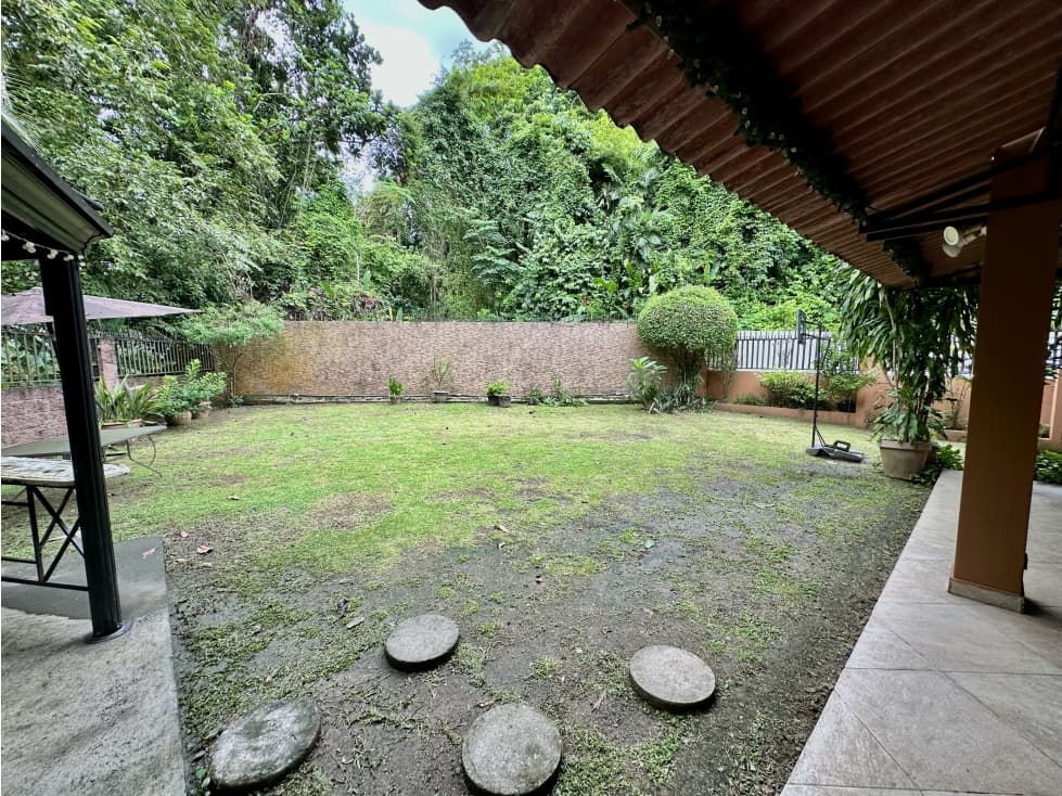 Se vende casa con patio en Condado del Rey — foto 4