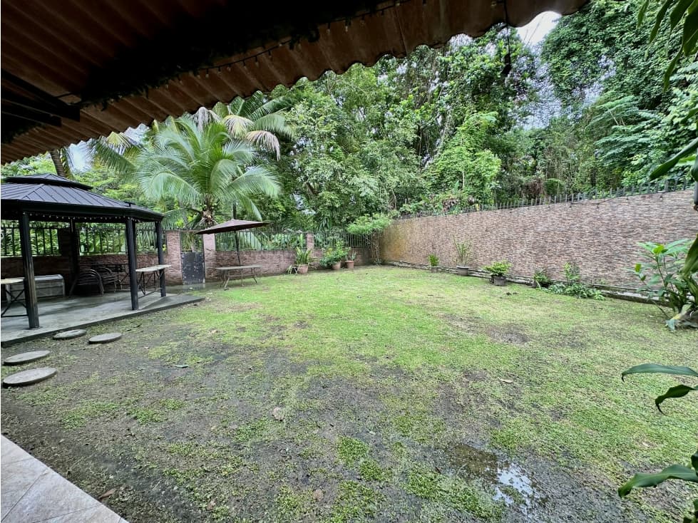 Se vende casa con patio en Condado del Rey — foto 3