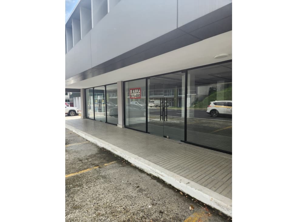 Local de 367 m² en alquiler en La Cresta plaza comercial — foto 3