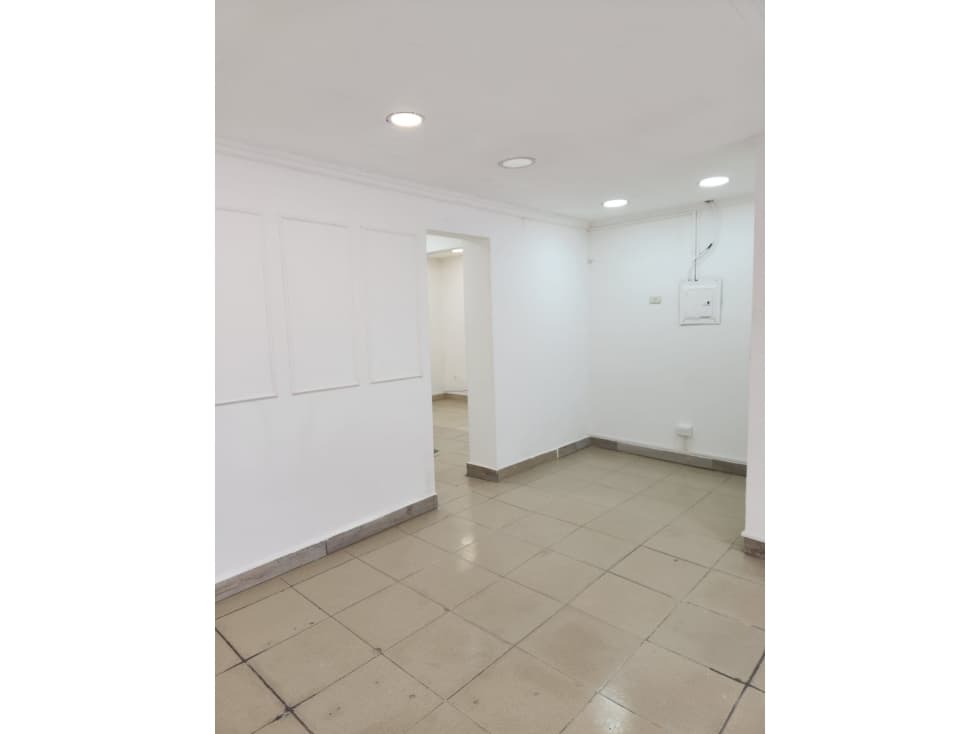 Alquiler! $1450 Local Vía Porras Cerca Parque Omar — foto 4