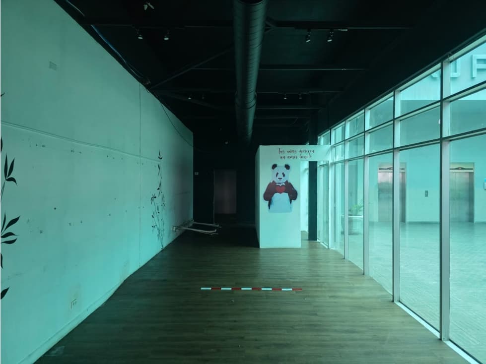Local comercial en alquiler 90 m² en Vía 12 de Octubre — foto 1