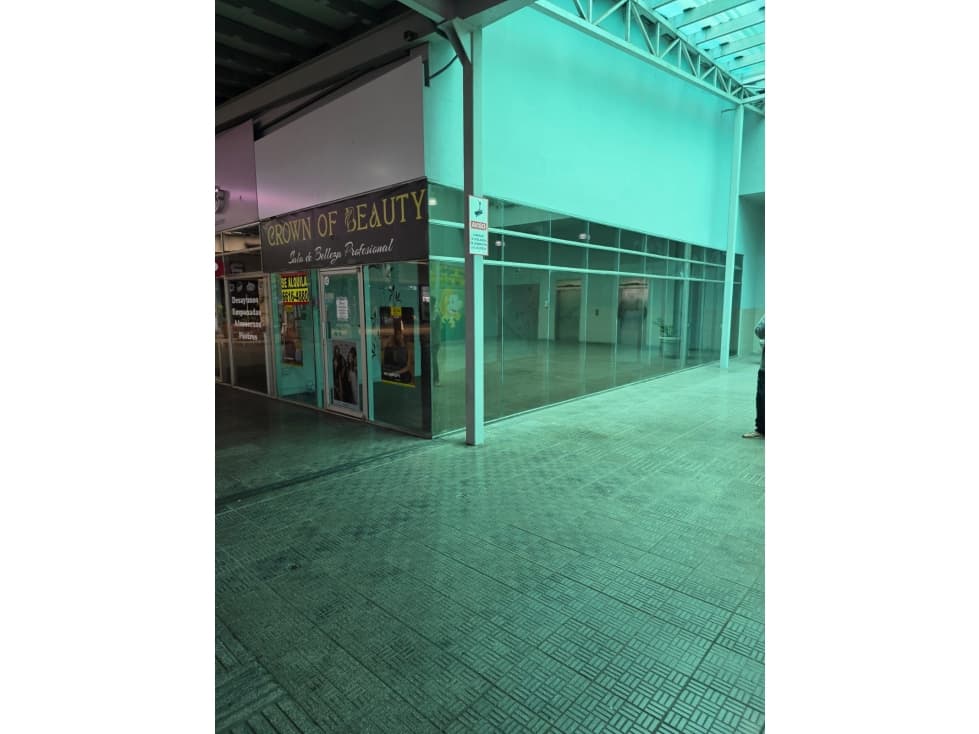 Local comercial en alquiler 90 m² en Vía 12 de Octubre — foto 2