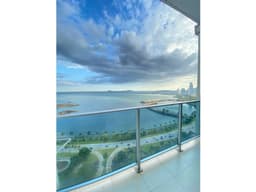 Apartamento Av Balboa Piso alto vista al mar 325,000