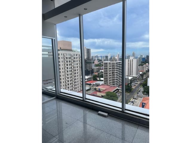 OFICINA EN ALQUILER 3 ESPACIOS + ÁREA ABIERTA, 2 BAÑOS Y 2PK | CA
