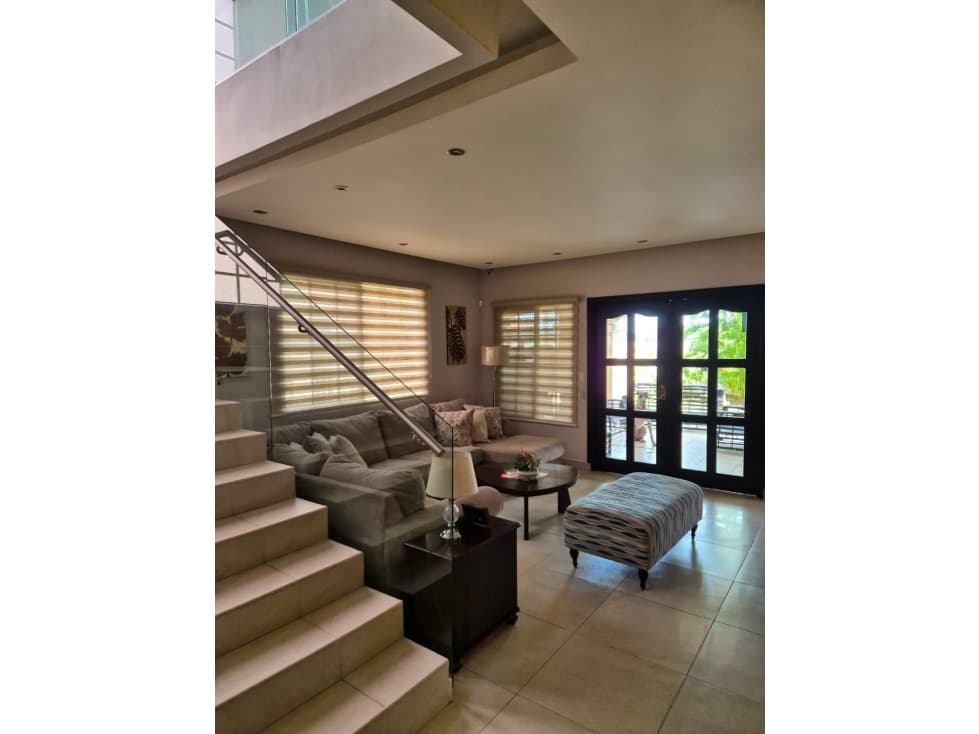 VENTA DE LUJOSA CASA EN COSTA SUR - SG — foto 3