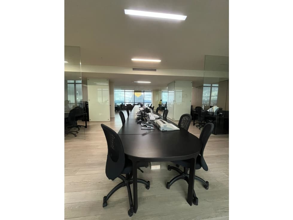 Oficina Amoblada en Venta | Tower Bank — foto 2