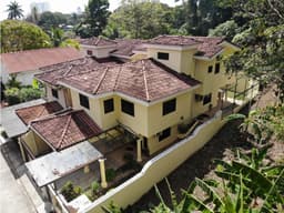 VENTA DE CASA EN ANCÓN