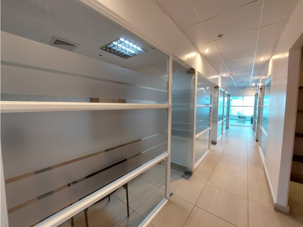 Se Alquila Oficina en Marbella, Torre Banesco Amoblada — foto 3