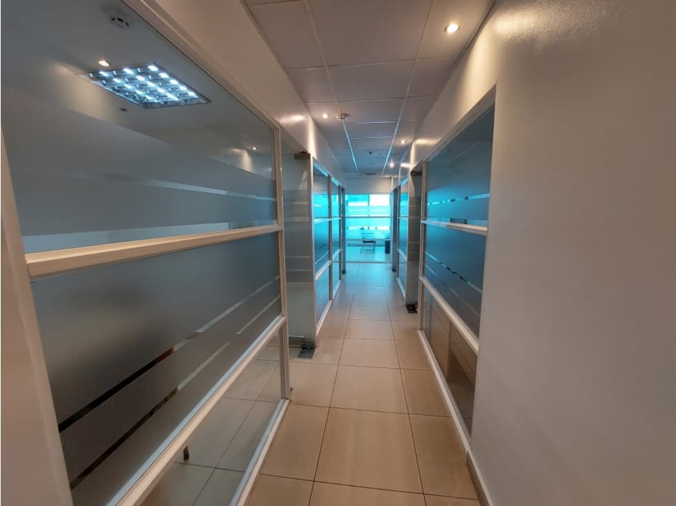 Se Alquila Oficina en Marbella, Torre Banesco Amoblada — foto 2