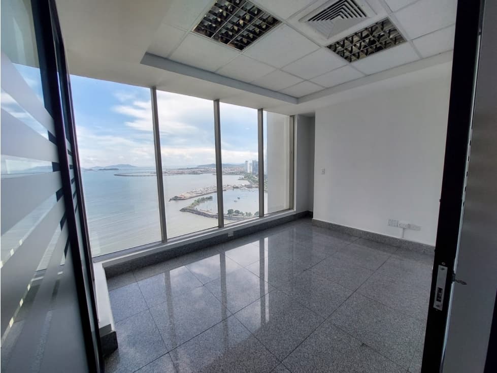 Se Alquila Oficina torre Bicsa Esquina Av.Balboa — foto 1