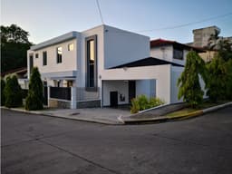 Se alquila casa en residencial La Alameda