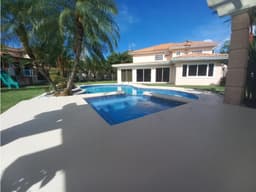 Se vende Casa en Condado del rey , Residencial Altos del fresno