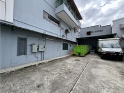 Venta de edificio con bodega en Costa del Este