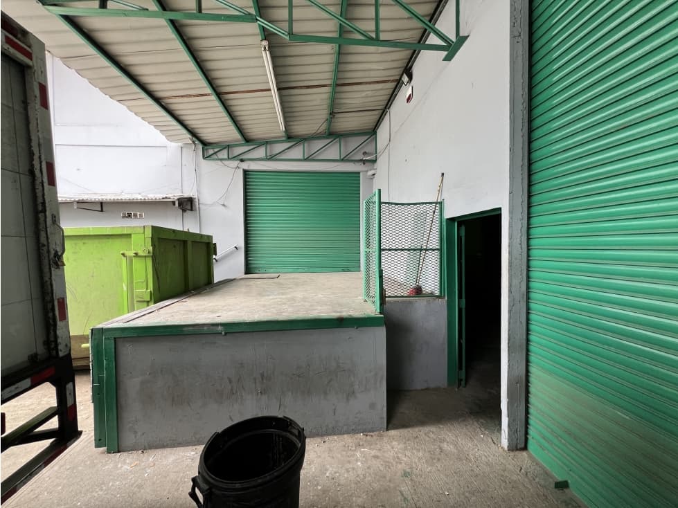 Venta de edificio con bodega en Costa del Este — foto 2